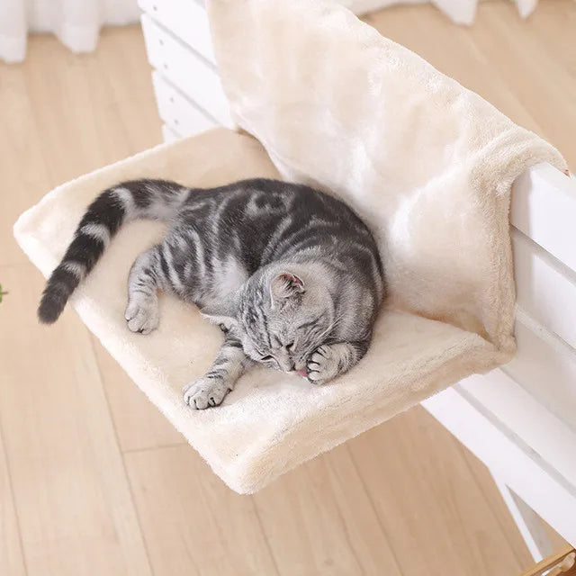 Cozy Perch: Removable Cat Hammock for Radiator or Bench